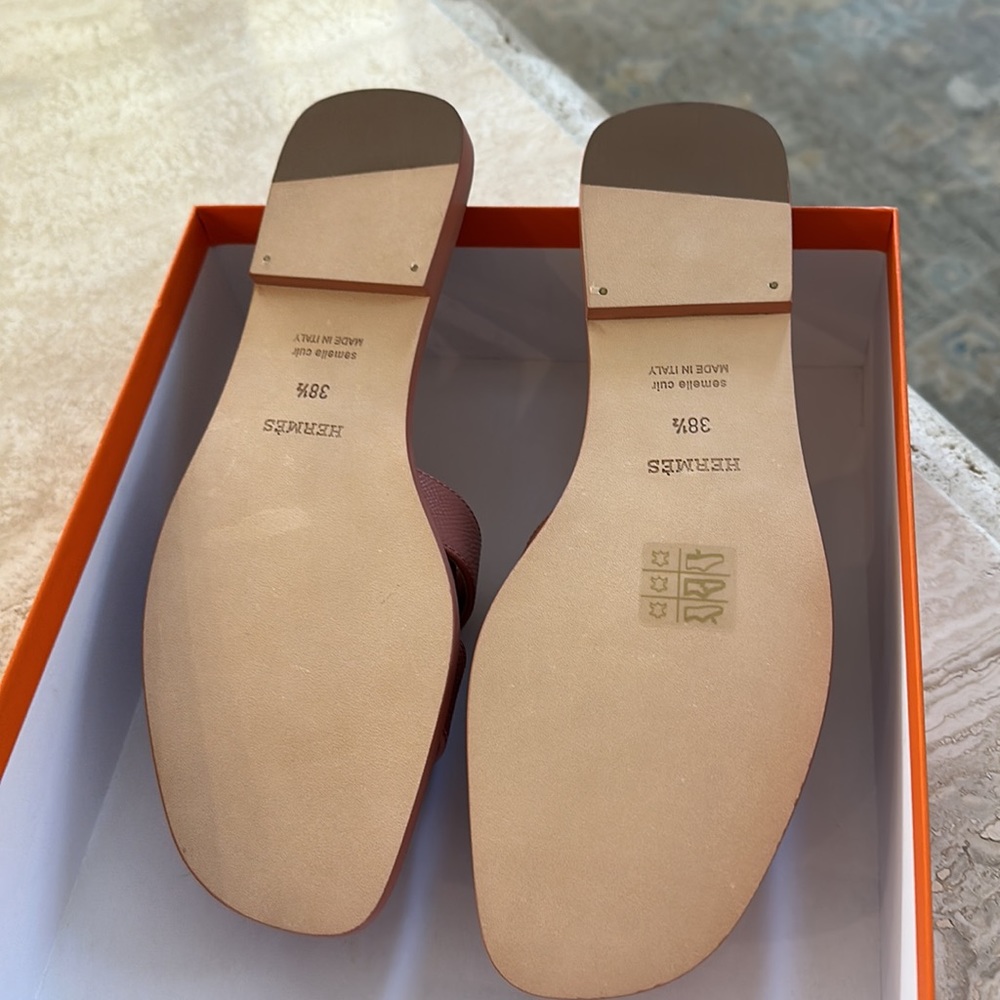 HERMES Authentic
Epsom Oran Sandals 38.5 Rose Aube. - Picture 12 of 12